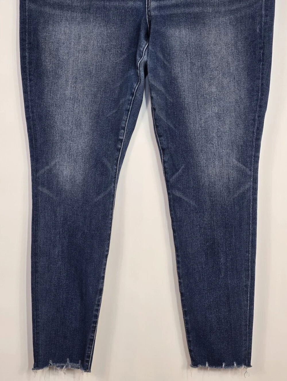 American Eagle Dream Super Hi-Rise Jegging Jeans  Distressed Raw Hem 16